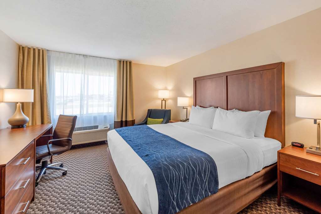 Comfort Inn & Suites Near Route 66 - photo 9