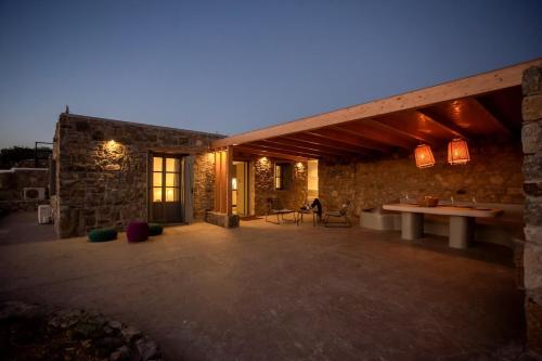 Private apartment sea view yard — 4-Star Luxury Hotel in Mykonos, Greece