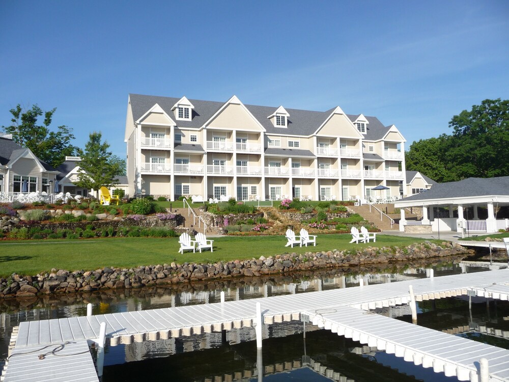 Bay Pointe Inn - photo 44