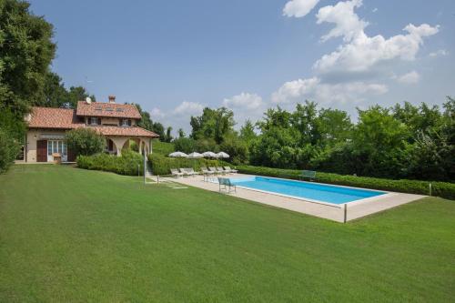 Villa Gasco With Pool — 4-Star Luxury Hotel in Lazise, Italy