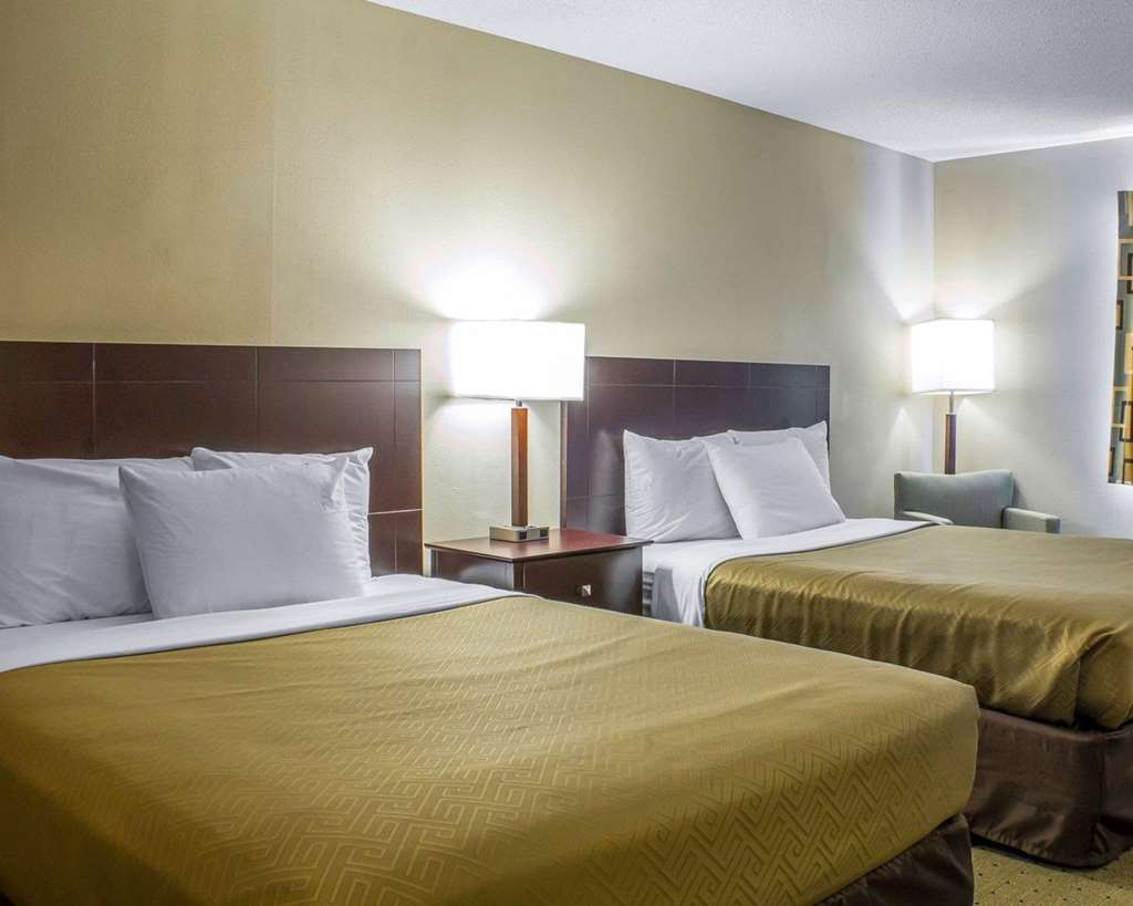 Econo Lodge Ames Area - photo 10
