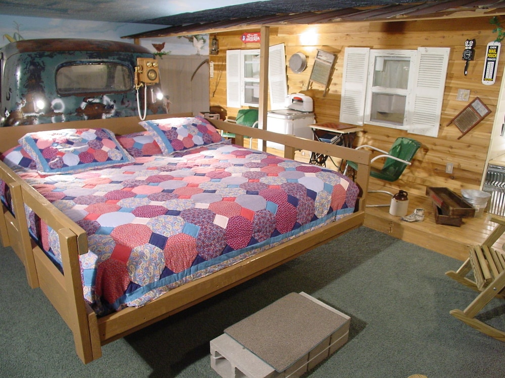 Wildwood Inn Tropical Dome & Theme Suites - photo 13