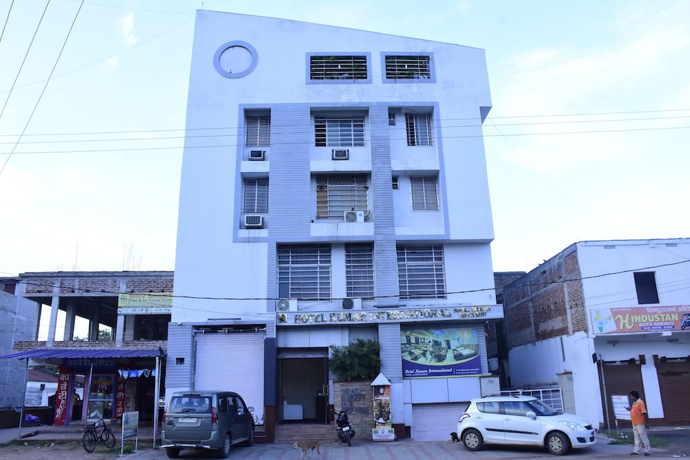 Hotel Kumar International — hotel in Madhupur