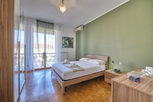 Affaccio sul Naviglio Spazioso apt con 6 posti — 4-Star Luxury Hotel in Milan, Italy
