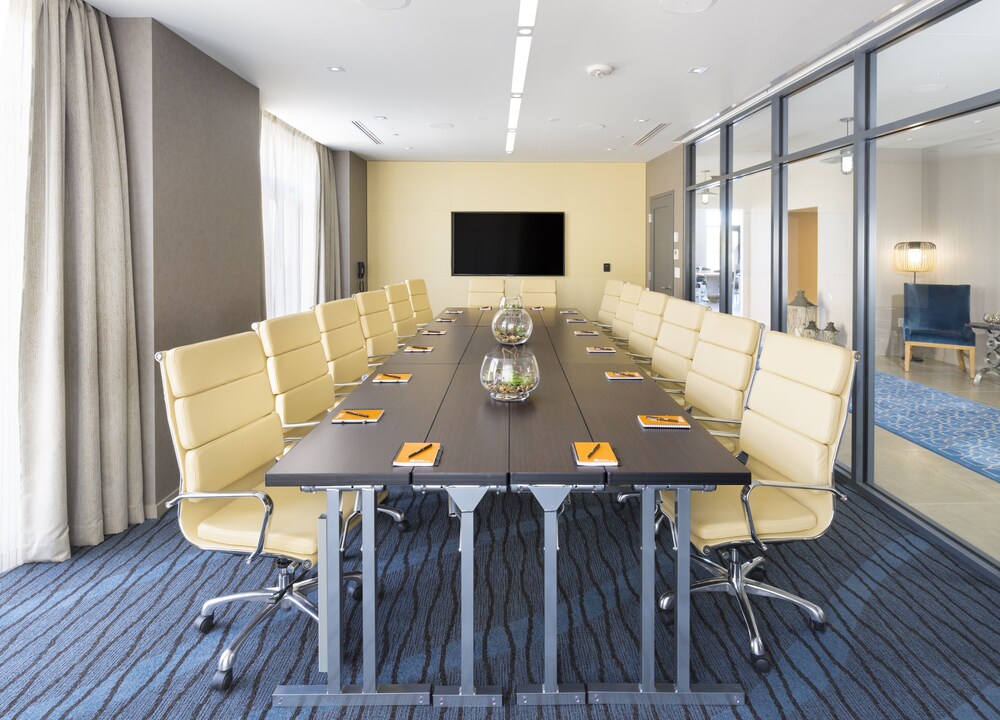 Hotel Indigo Old Town Alexandria by IHG - photo 3