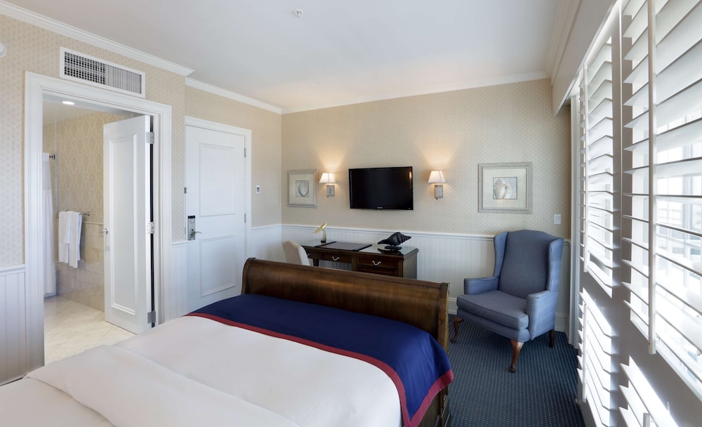 Madison Beach Hotel - photo 24