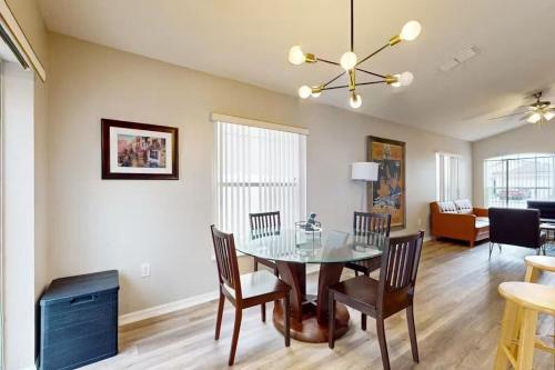 Pet Friendly Home w Pool near Disney&ChampionsGate — 4-Star Luxury Hotel in Davenport, United States