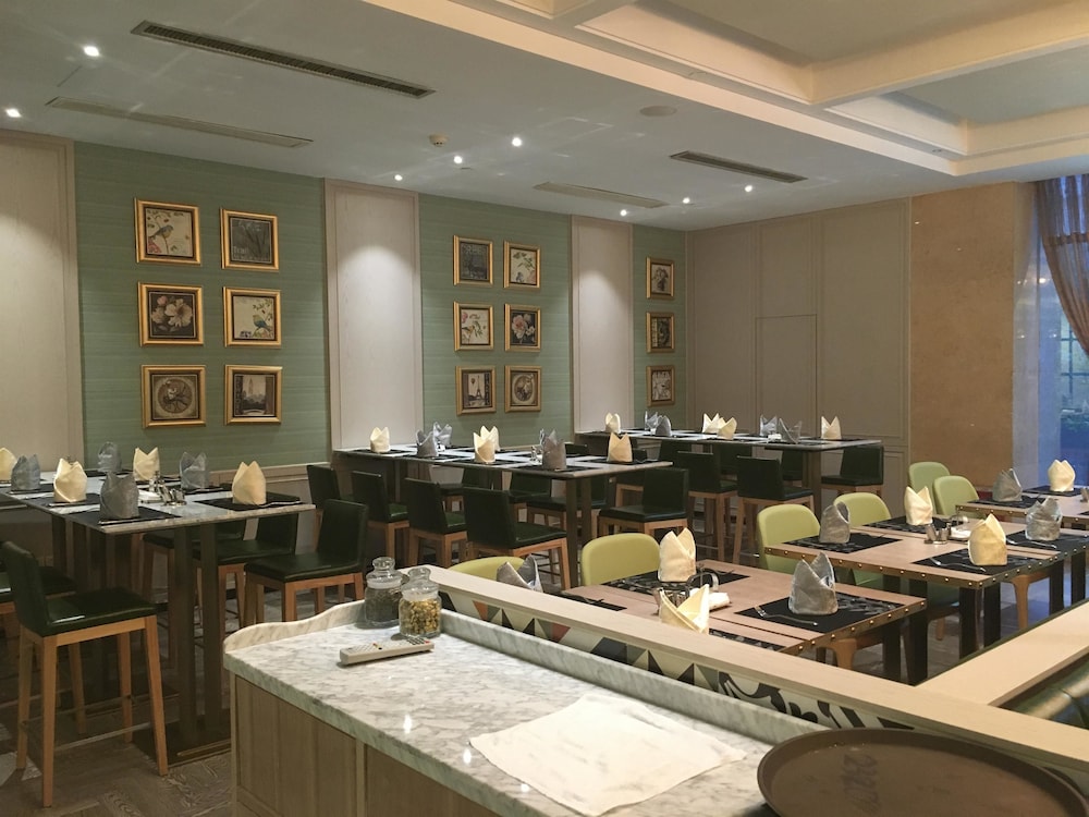 Ramada Plaza Yiwu Zhijiang Hotel in Yiwu, People's Republic of China