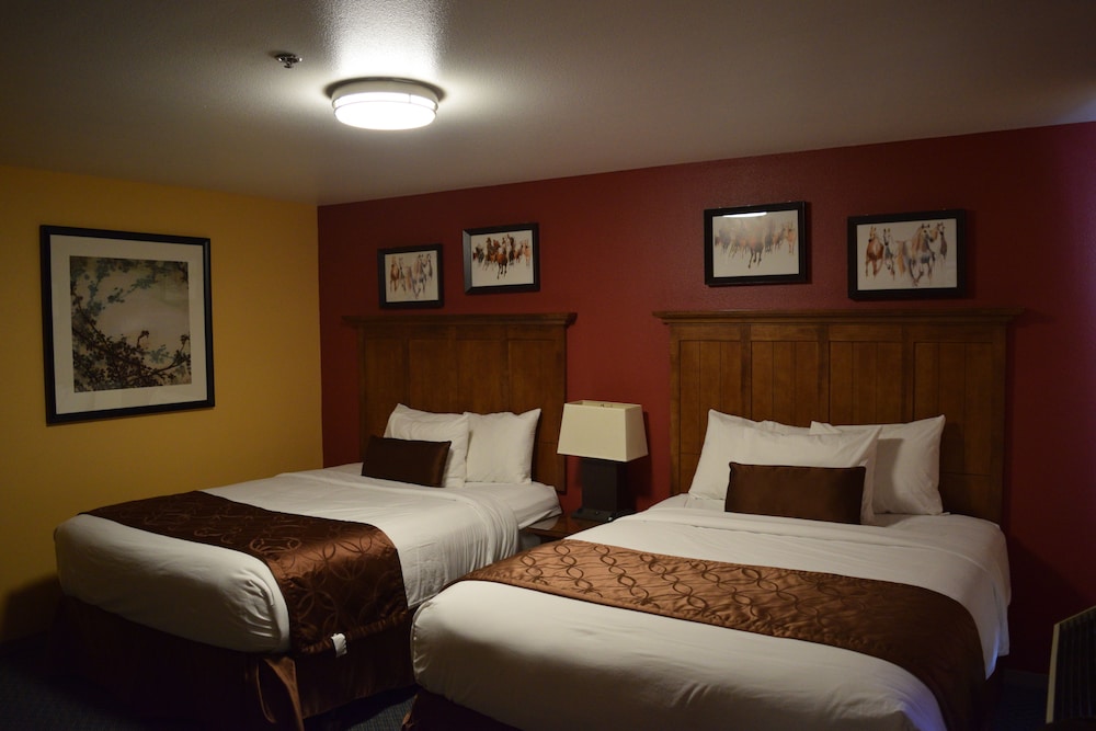 The Royal Victorian Motel - photo 7
