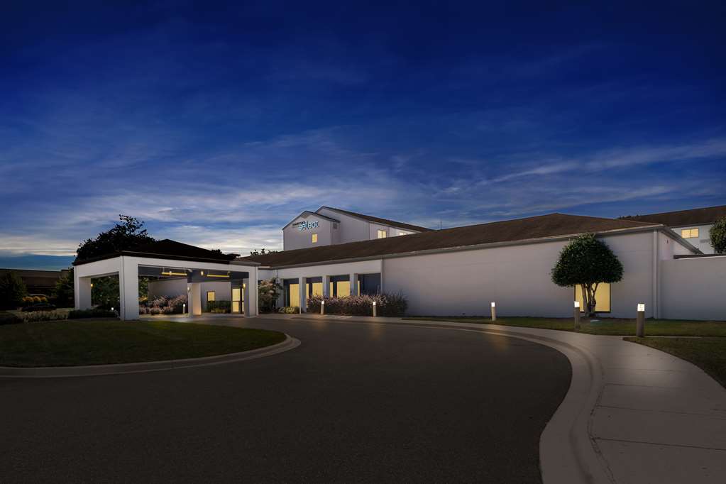 Sonesta Select Charlotte University Research Park - photo 4