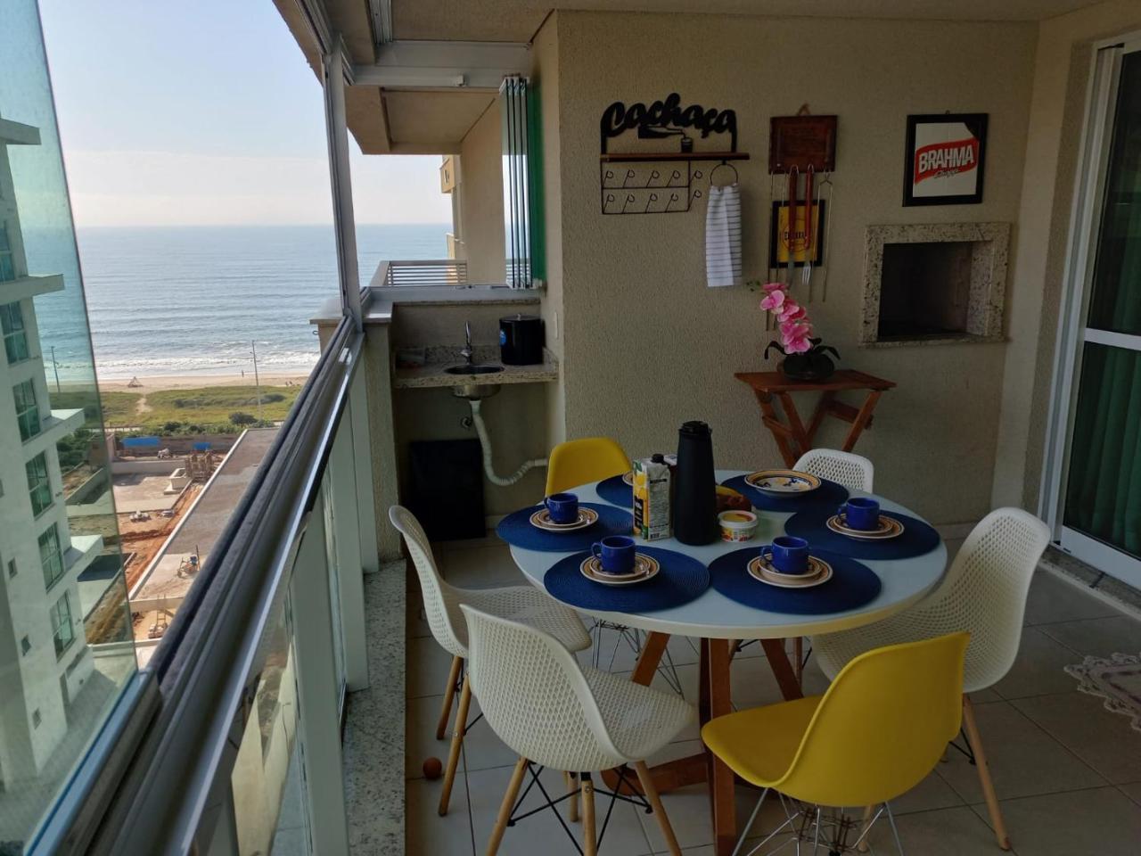 Apê estilo Resort c pé na areia e vista mar próximo ao Beto Carrero in Unknown City, Brasil