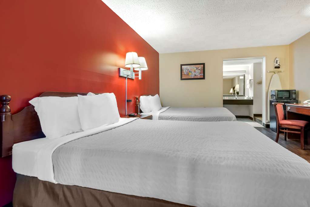 Econo Lodge Cortland Downtown - photo 17