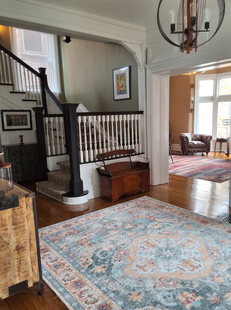 Bourbon Barrel Inn Bed & Breakfast — 4-Star Luxury Hotel in Louisville, United States