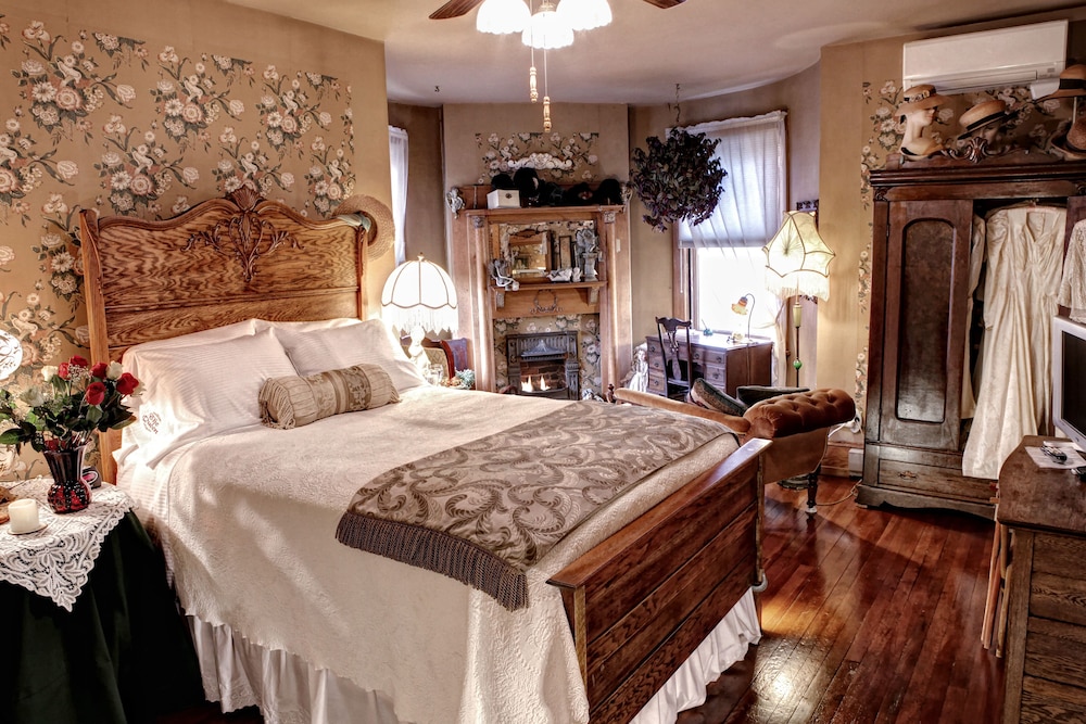 The Queen A Victorian Bed & Breakfast - photo 9