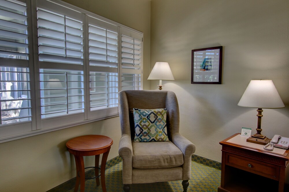 La Avenida Inn - photo 19