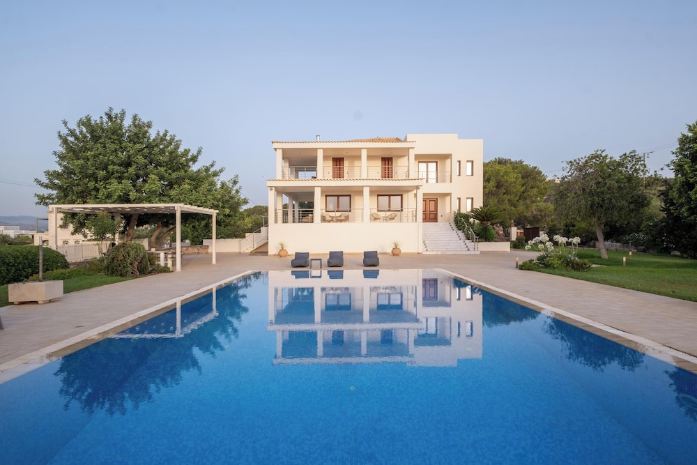 Fleur du Sud Villa in Chania — 4-Star Luxury Hotel in Chania, Greece