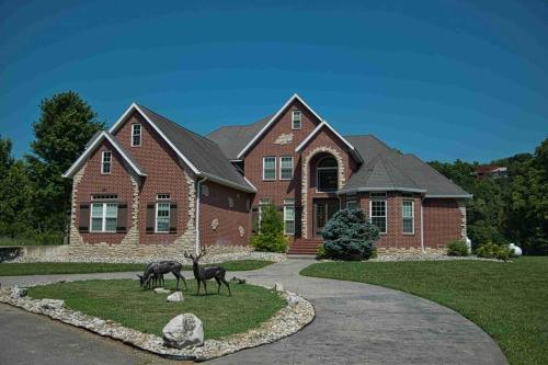 Free Attraction Tickets Trout Fishing Private Dock Large Family Gathering in Branson, United States