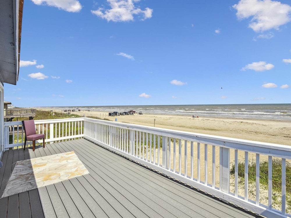 Beachfront Retreat — 5-Star Luxury Hotel in Galveston, United States