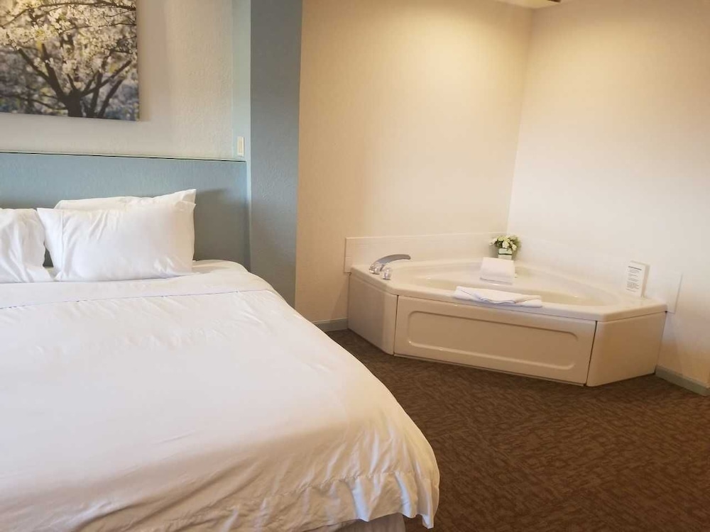 Brook Pointe Inn - photo 8