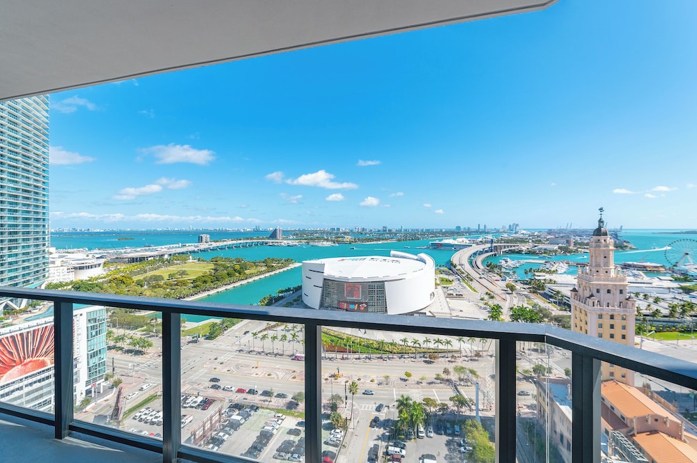 Global Luxury Suites Miami Worldcenter — 4-Star Luxury Hotel in Miami, United States