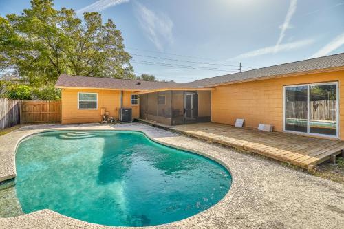 12 Guest Oasis Pool Privacy and Comfort Await in Tampa, United States