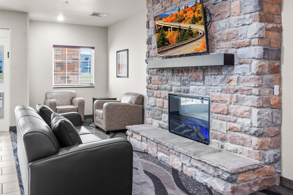 Cobblestone Hotel & Suites Denmark Green Bay - photo 31