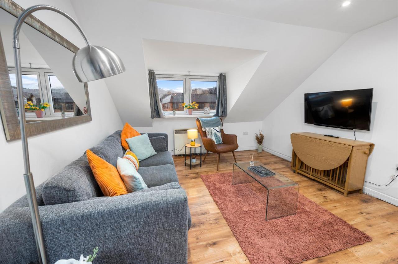 Beautiful 2BR Apartment with McCaigs Tower views in Oban, United Kingdom