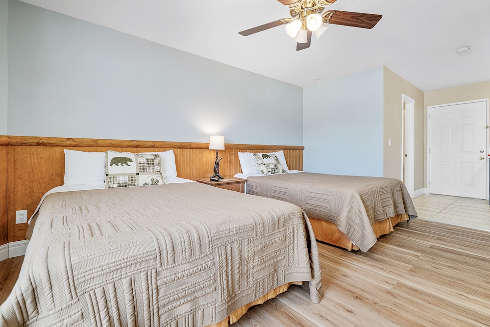 Big Bear Lakefront Lodge - photo 17