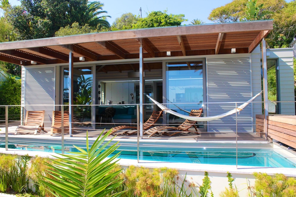 Bungalow 52 — 4-Star Luxury Hotel in Cape Town, South Africa