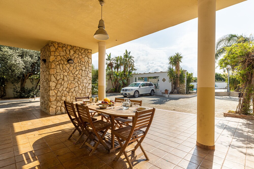 Villa Anastasia — 4-Star Luxury Hotel in Ficarazzi, Italy