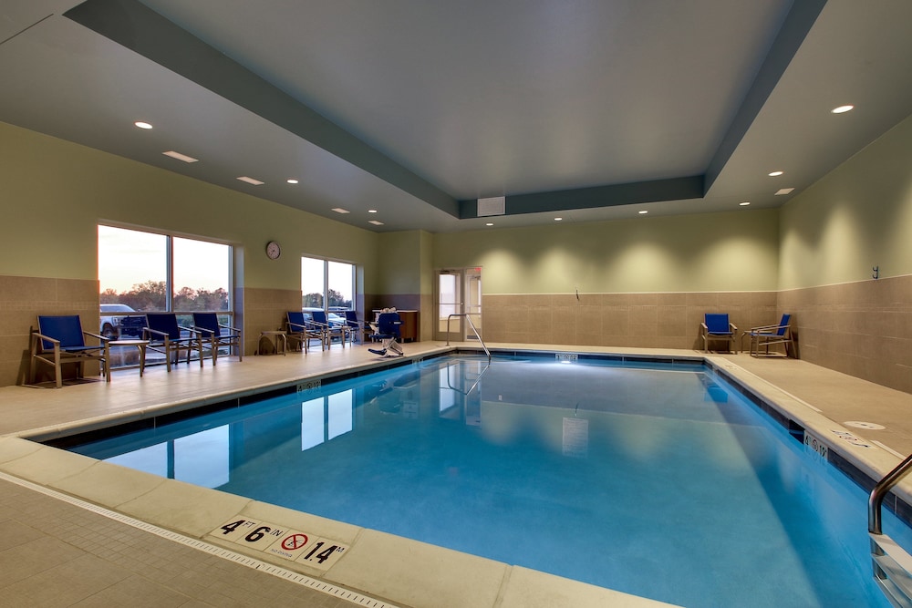 Holiday Inn Express & Suites Findlay North by IHG - photo 16