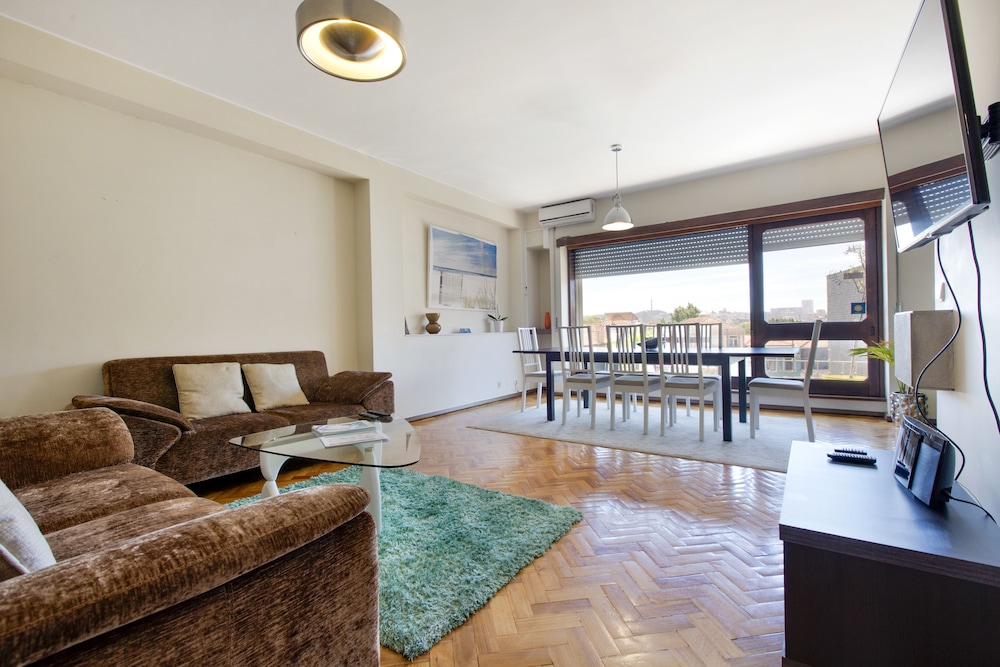 LV Premier Clerigos RE2 — 4-Star Luxury Hotel in Porto, Portugal
