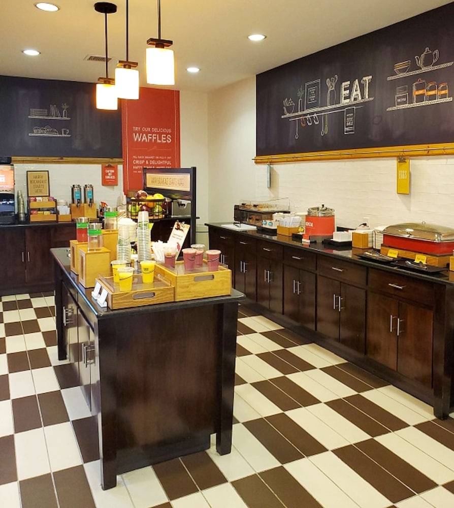 Hampton Inn Stow - photo 27