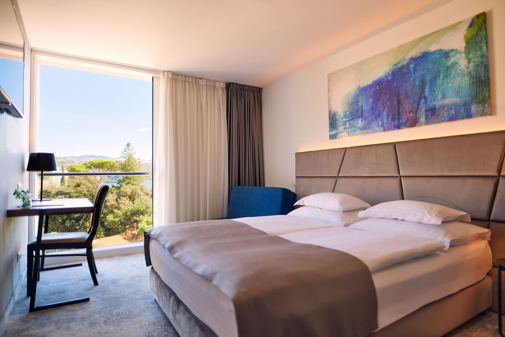 Hotel Paris — hotel in Opatija