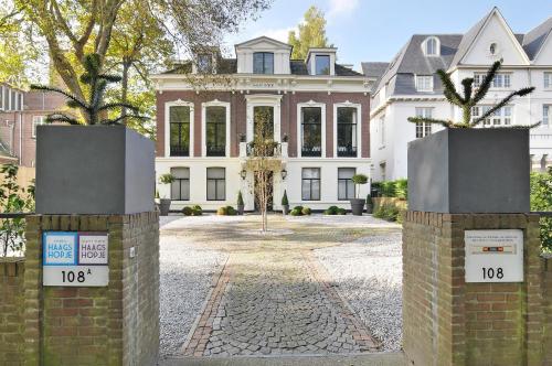 Blue Wave Stay Free Parking — Scheveningen