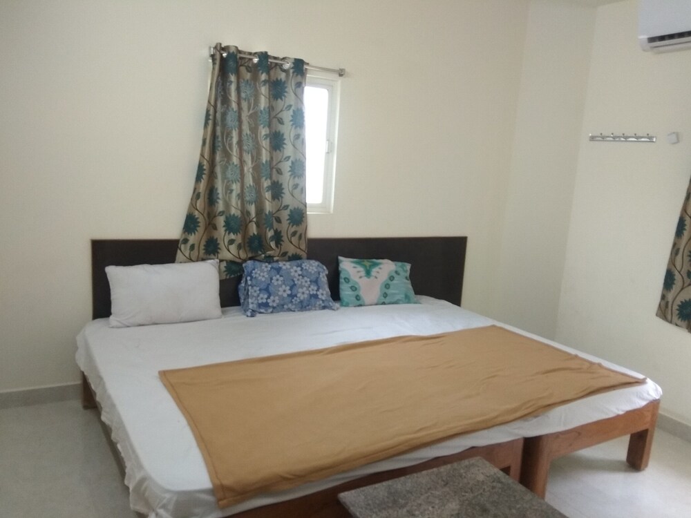 Iroomz Sri Srinivasa Residency in Tirupati, India