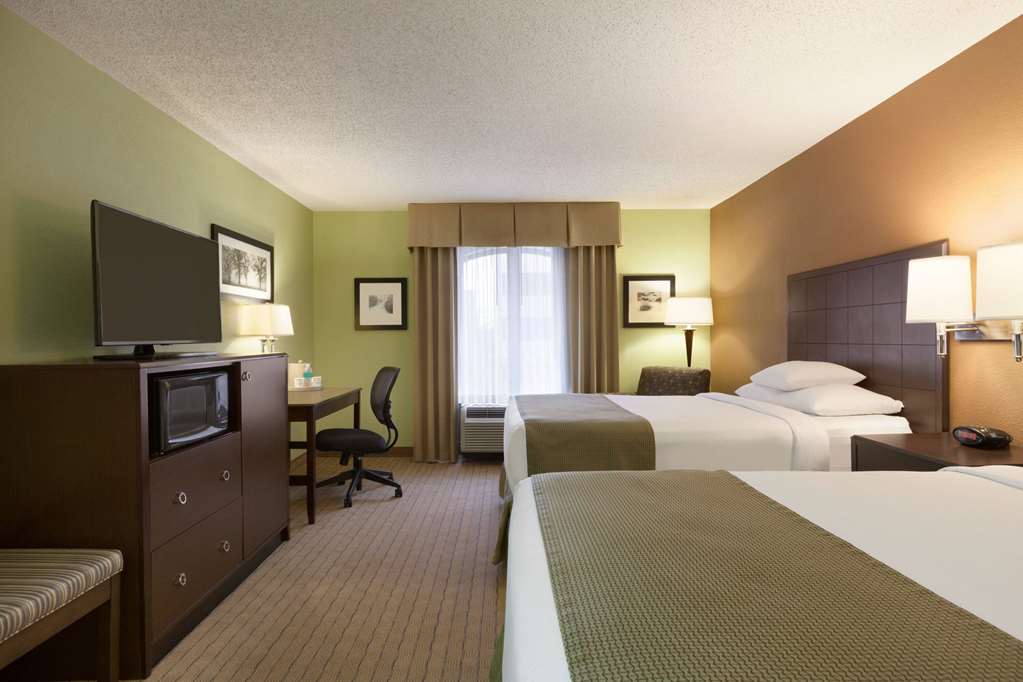 Days Inn by Wyndham Baltimore Inner Harbor - photo 28