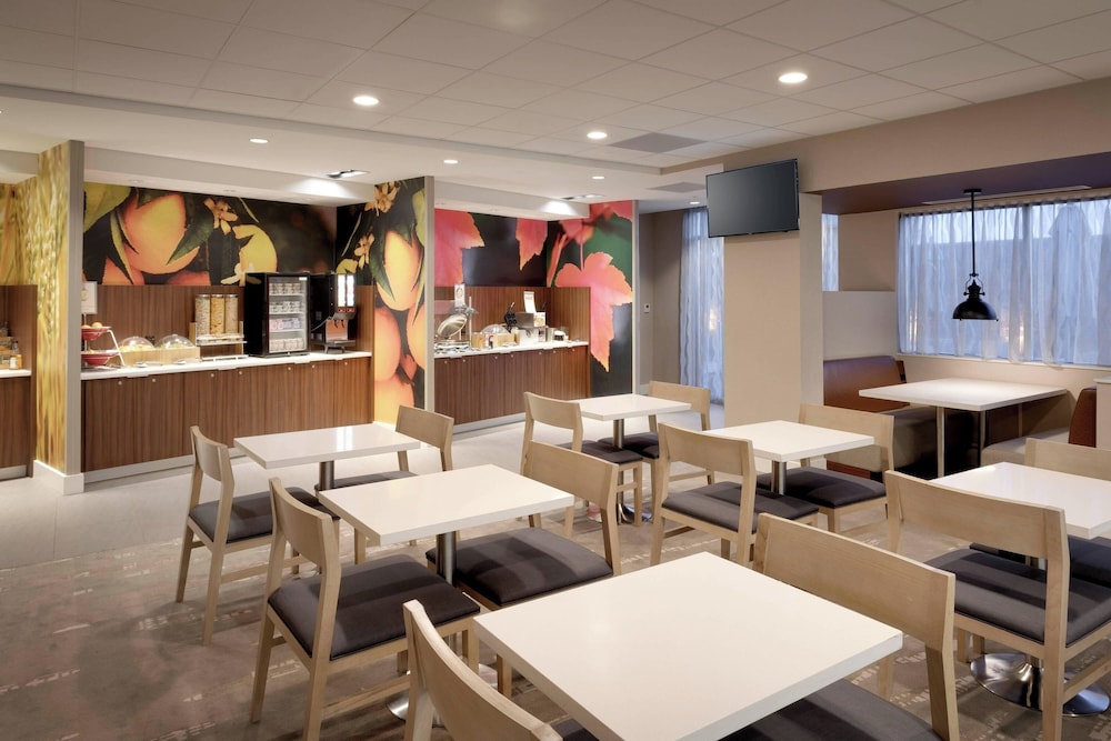 Fairfield Inn & Suites by Marriott Springfield North - photo 26