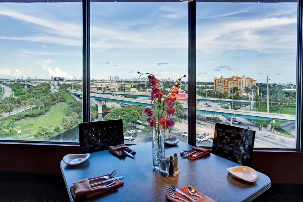 Holiday Inn Miami International Airport by IHG - photo 9