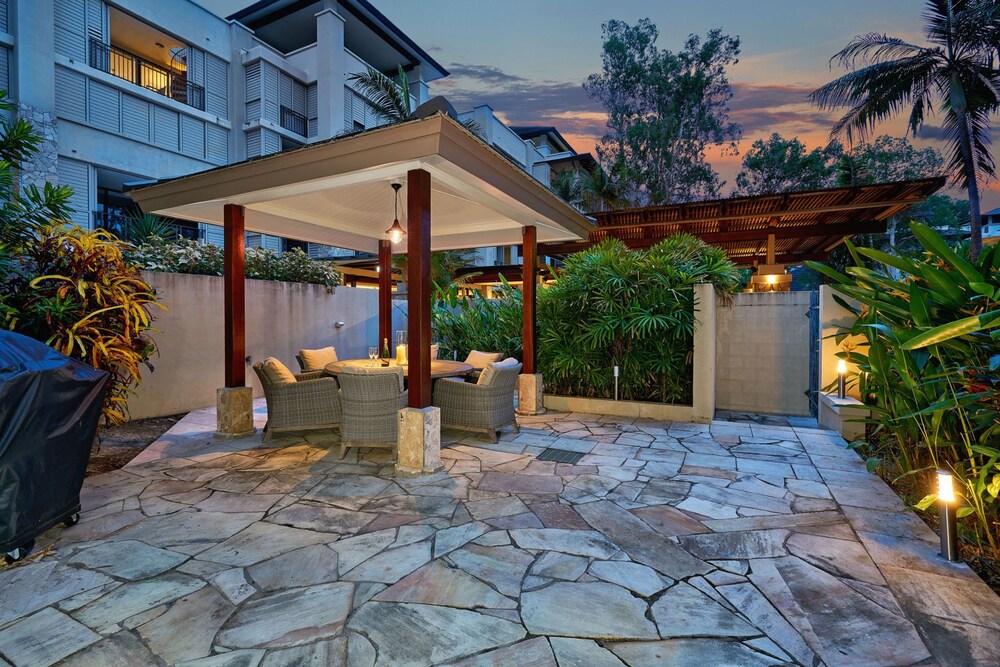 Private Sea Temple Apartment 120 — 4-Star Luxury Hotel in Palm Cove, Australia