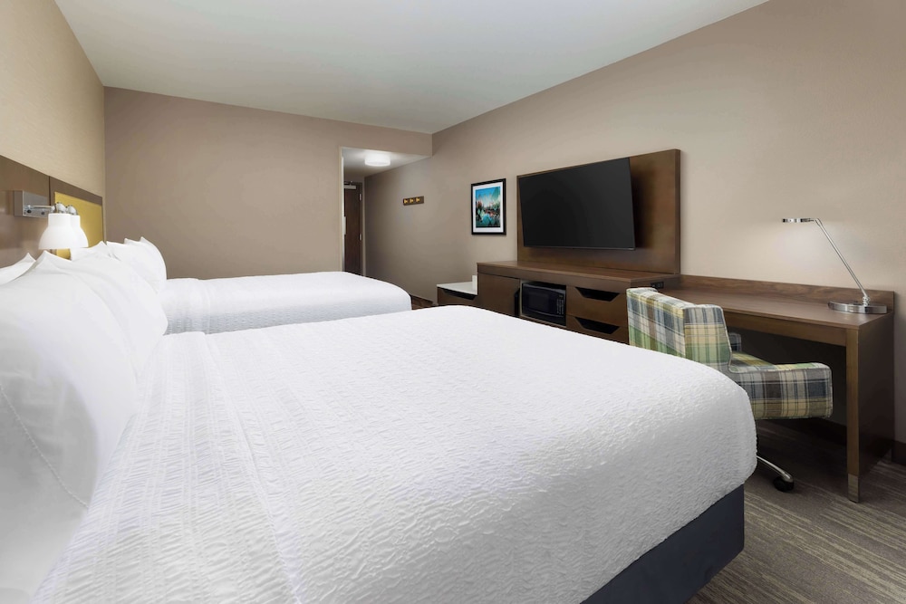 Hampton Inn Oakhurst Yosemite - photo 11