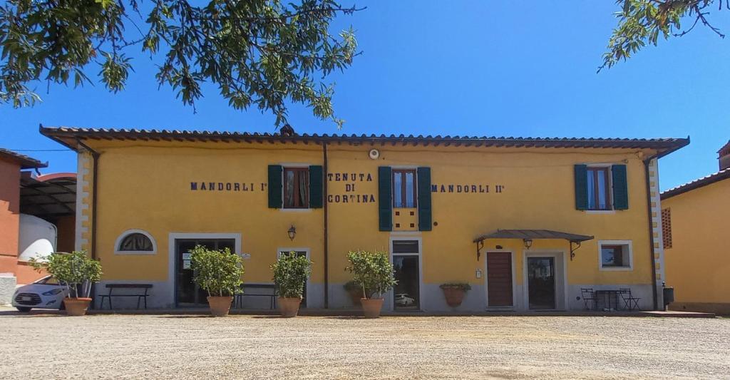 Cortina E Mandorli — Montespertoli