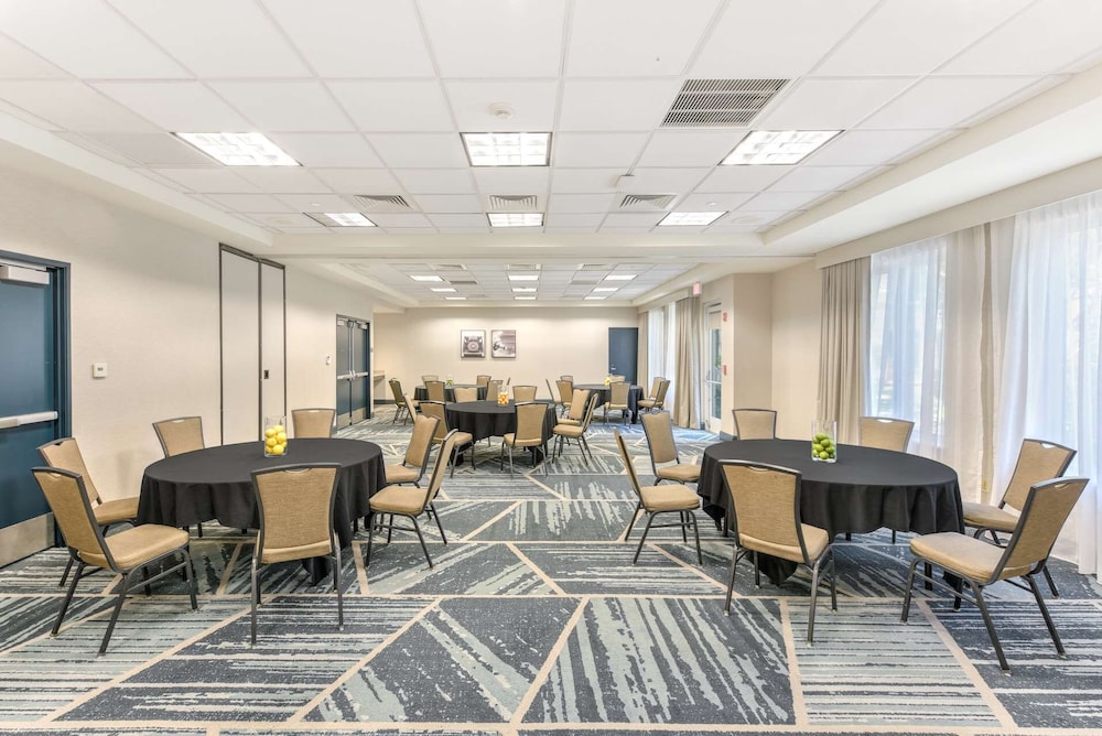 Hilton Garden Inn LAX El Segundo - photo 49
