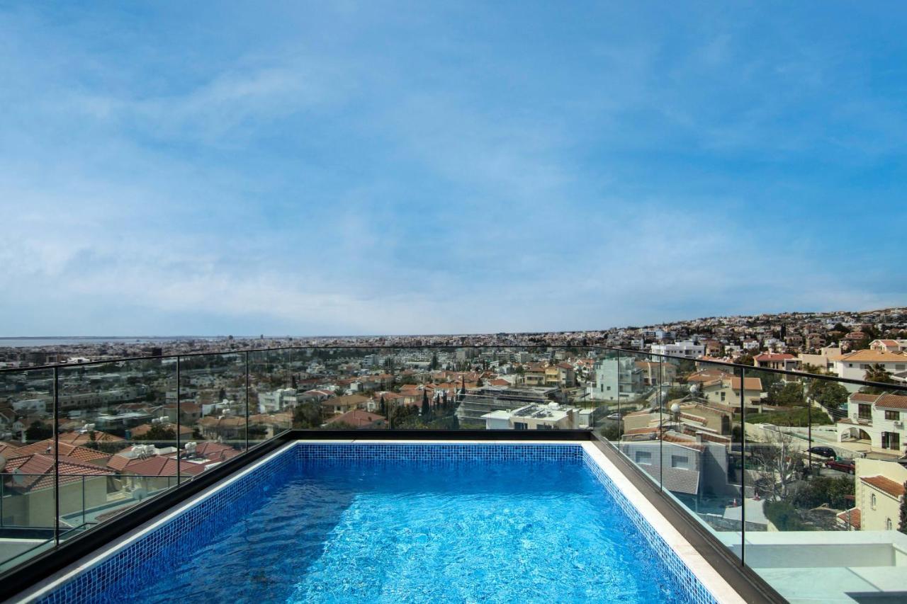Phaedrus Living: Sea View Anna Residence 201