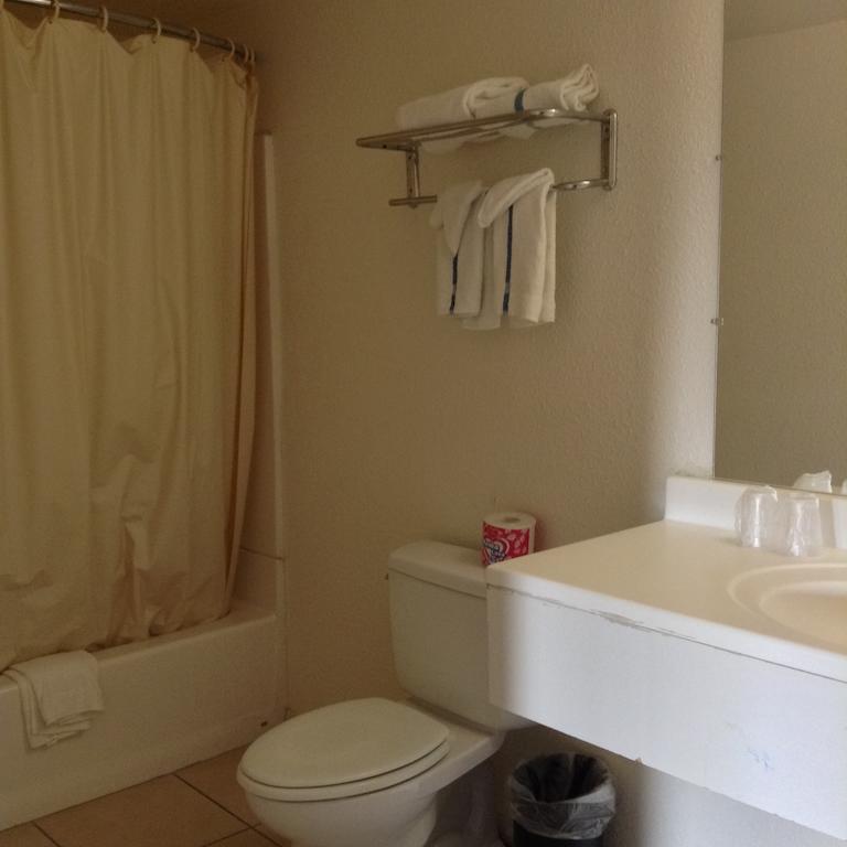 Capri Motel - photo 18