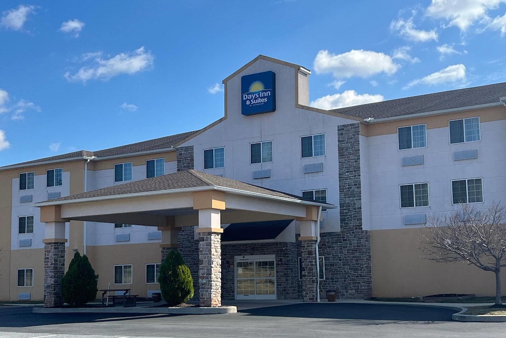 Days Inn & Suites by Wyndham Manheim Lebanon - photo 14