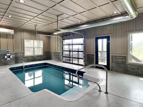 Sunrise in the Cove — 4-Star Luxury Hotel in Sevierville, United States