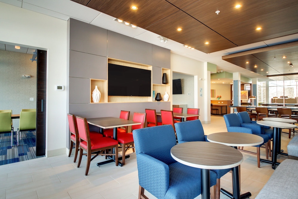 Holiday Inn Express & Suites Galesburg by IHG - photo 51