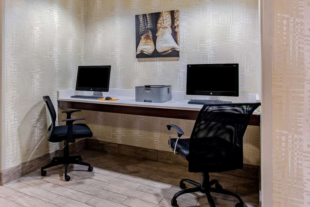 La Quinta Inn & Suites by Wyndham Andrews - photo 30