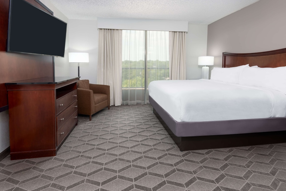 Embassy Suites by Hilton Dallas Park Central Area - photo 11